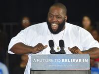 articles/2016/03/08/killer-mike-embarrassed-by-black-response-to-bernie-s-white-poverty-quote/160308-place-killer-mike-tease_mujoqt