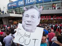 articles/2014/04/29/the-nba-s-war-with-donald-sterling-is-just-getting-started/140430-NBA-war-donald-sterling-tease_abxfed