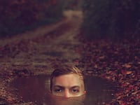 articles/2013/12/02/photographer-kyle-thompson-elevates-the-selfie-to-self-portraiture/131201-jones-selfie-tease_hv3s7b