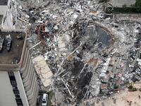 2021-07-01T100048Z_1953098919_RC2MBO9OYIVX_RTRMADP_3_MIAMI-BUILDING-DESANTIS_szdobx