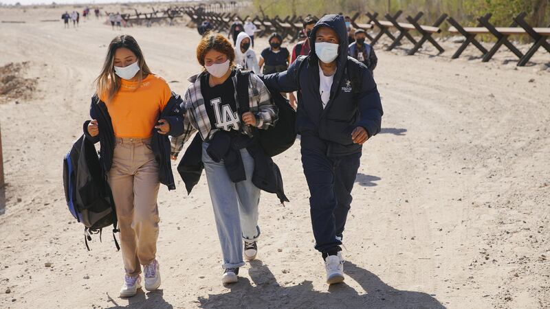 210403-title42-migrants-tease-01_tqz667