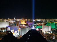 articles/2013/08/03/sex-and-violence-in-sin-city/130803-las-vegas-tease_hqiox6
