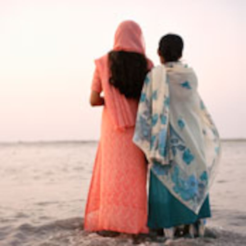 articles/2010/05/07/my-mothers-last-sari/sikka-sari-mother_99178_bgi40t