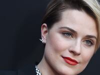 articles/2016/07/20/evan-rachel-wood-on-her-bisexuality-and-our-divided-world-listen-to-your-opponent/160719-yamato-evan-rachel-wood-tease_eve8qx