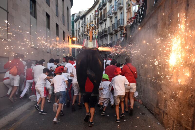 galleries/2016/07/14/running-of-the-bulls-photos/160714-running-bull5_vcc9qf