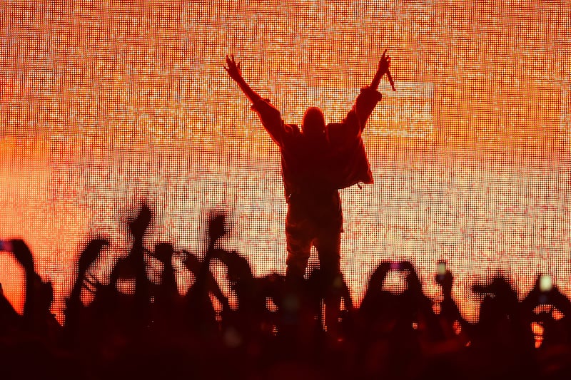 articles/2014/06/15/kanye-returns-to-bonnaroo-with-a-night-of-lectures/140614-hill-kanye-bonaroo-tease_rm7kms