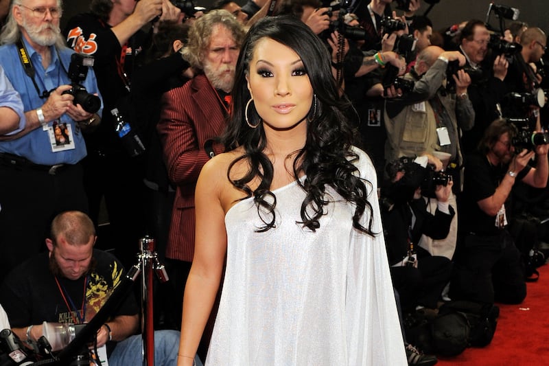 articles/2013/01/29/facebook-artist-david-choe-launches-new-gig-with-porn-star-asa-akira/130128-david-choe-crocker-embed_rwlm8g