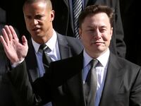 2019-04-04T200515Z_314283727_RC17A19E2B80_RTRMADP_3_TESLA-MUSK-SEC_komfiv