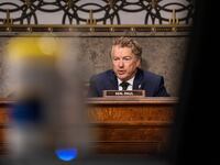 2022-01-11T183905Z_2124076650_RC25XR9O8O75_RTRMADP_3_HEALTH-CORONAVIRUS-USA-SENATE_zjiyhg