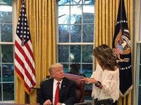 articles/2017/04/20/sarah-palin-ted-nugent-and-kid-rock-met-donald-trump-at-the-white-house-it-was-weird/170420-Jones-Palin-Dines-with-trump-tease_d3cuyf