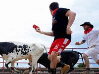 articles/2014/07/26/chicago-s-running-of-the-bulls/140725-stevens-running-bulls-america-tease_tbs6vm