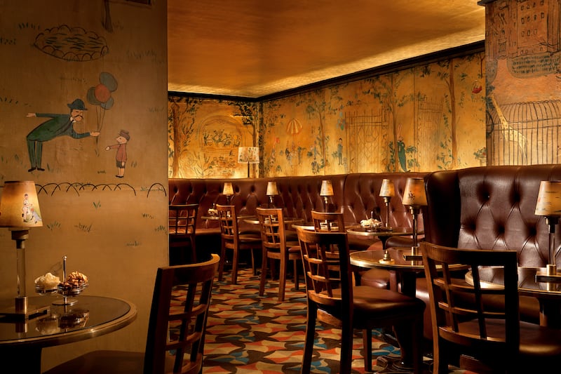 articles/2016/08/03/the-art-of-the-bar-from-baroque-nudes-to-life-size-bronze-satyrs/160802-rothbaum-art-bar4-embed_q4cicl