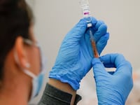 2021-03-26T130248Z_1138808864_RC21JM9HPSMD_RTRMADP_3_HEALTH-CORONAVIRUS-BRITAIN-VACCINE_kcqdu1