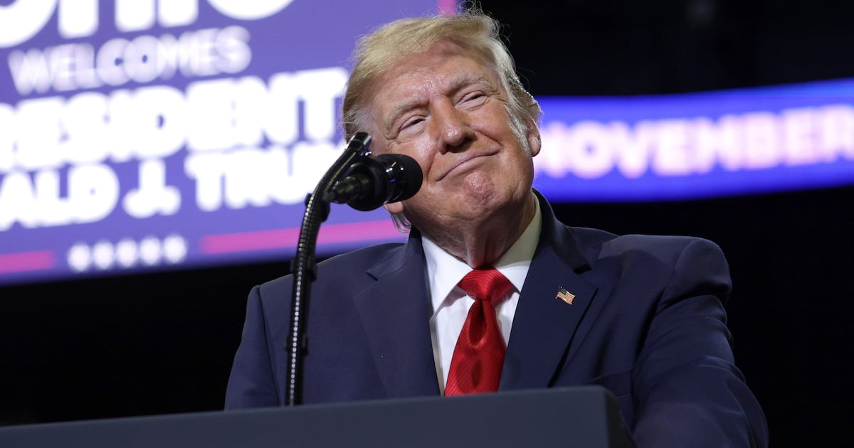 Trump’s Fans Ditch Truth Social in Stunning Exodus