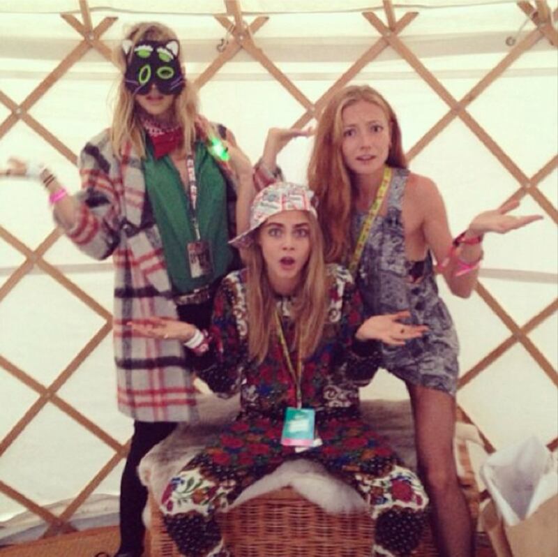galleries/2013/08/25/jennifer-hudson-selena-gomez-more-celebrity-twitter-pictures-photos/130821-twitpic-delevingne_oic7z1