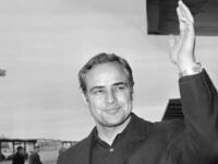 19-11-04-brando-tease_y4zurz