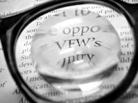 US_Navy_090617-N-1783P-009_Bob_Gore_uses_bifocals_that_provide_a_magnification_factor_of_10x_to_read_text_fxophb