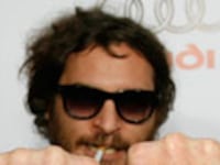 articles/2010/08/22/joaquin-phoenix-great-practical-joke/piccalo-joaquin-phoenix_121433_xtlbko