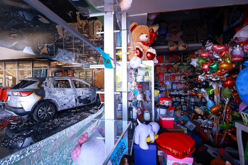 GUADALAJARA, MEXICO - FEBRUARY 22: A burnt car crashes the entrance of a store at a shopping center on February 22, 2026 in Guadalajara, Mexico. Road blockades and vehicle burnings have been reported in several parts of Mexico since early morning. The Secretariat of National Defense of Mexico has confirmed that during a security operation in Tapalpa, Jalisco, Nemesio Oseguera Cervantes, known as 'El Mencho' leader of the Jalisco New Generation Cartel was killed, along with four other members. Three Mexican soldiers were wounded during the operation. (Photo by Carlos Zepeda/Getty Images)