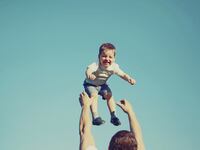 articles/2015/05/17/destroying-the-lazy-dad-myth/150516-hinds-lazy-dad-tease_xeo7ix