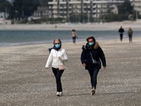 2020-05-13T000000Z_1879064957_RC2LNG9EX9EP_RTRMADP_3_HEALTH-CORONAVIRUS-FRANCE-BEACHES_js0caq