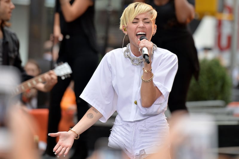 articles/2014/01/16/miley-cyrus-s-bangerz-tour-wardrobe-michelle-obama-hasn-t-ruled-out-plastic-surgery/131007-zimmerman-miley-tease_fzex8x
