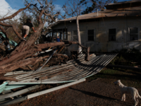 170930-trump-puerto-rico-cheat_soahfk