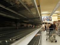 articles/2012/10/29/hurricane-sandy-grocery-stores-empty-shelves/hurricane-sandy-empty-shelves-ries-tease_d0xag4