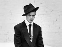 articles/2014/06/18/the-all-american-photographer-takes-on-detroit/140611-webber-detroit-07-tease_xibbhj