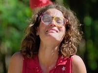 Liz Wilcox cries on 'Survivor' about Applebee's.