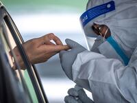 200925-axe-coronavirus-antibodies-hero_veflbp
