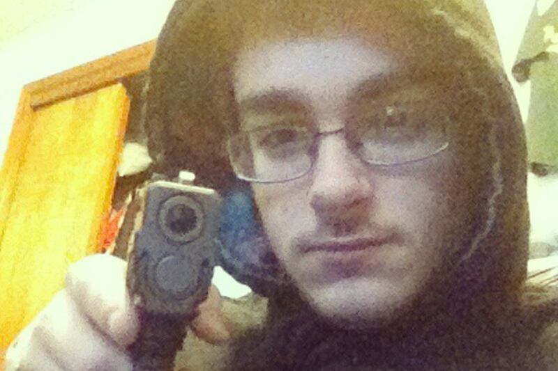 articles/2015/02/09/crime-scene-selfies-generally-a-bad-idea/150209-zadrozny-snapchat3-embed_dguh0j