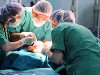 articles/2010/10/03/embarrassing-bodies-the-grossest-tv-show-ever/thompson-embarrassing-bodies_131120_sv4ric