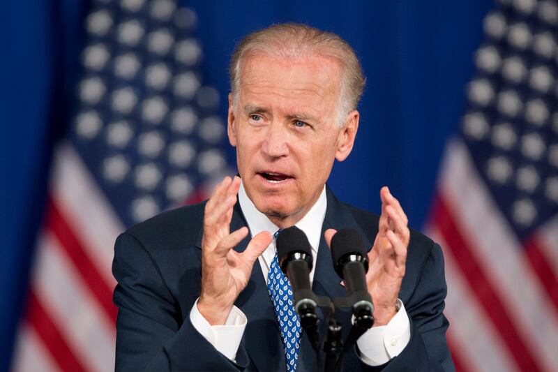 articles/2013/08/21/joe-biden-drops-a-2016-hint-by-headlining-harkin-steak-fry-in-iowa/130819-joe-biden-tease_bafsyi