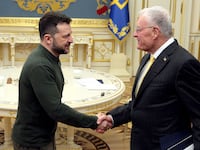 Volodymyr Zelensky and Keith Kellogg.