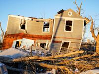 2021-12-12T160920Z_831397816_RC20DR92M3ZO_RTRMADP_3_USA-WEATHER-TORNADOES_d47sj5