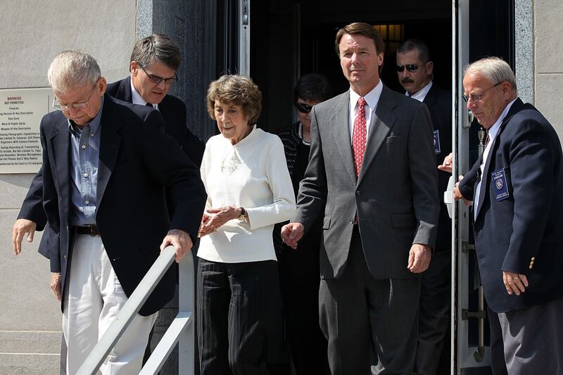 articles/2012/05/29/john-edwards-trial-watch-a-damning-twitter-trail/john-edwards-trial-deliberation-dimond_vnbhbw