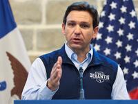 2023-05-31T211016Z_937471391_RC2W91AK54KZ_RTRMADP_3_USA-ELECTION-DESANTIS_dzbbqg