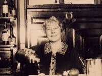 articles/2016/08/24/what-ended-the-career-of-the-world-s-first-celebrity-female-bartender/160822-curtis-first-female-bartender-tease_nqtgmj