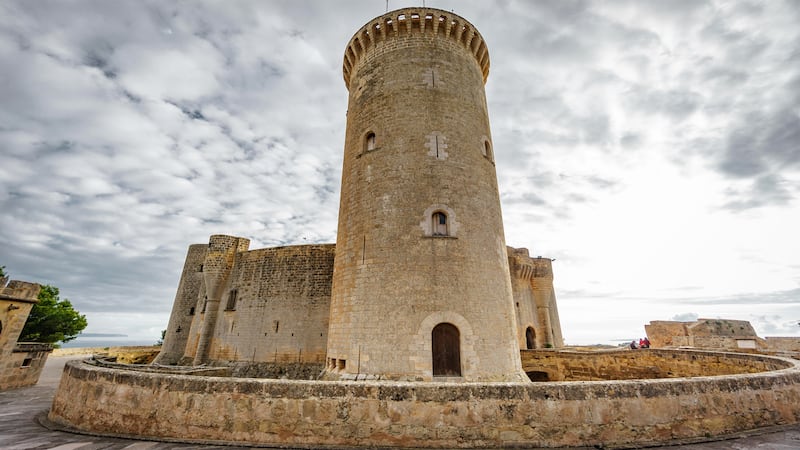 180621-Kemper-Spain-fairy-tale-castle-02_xcgdiv