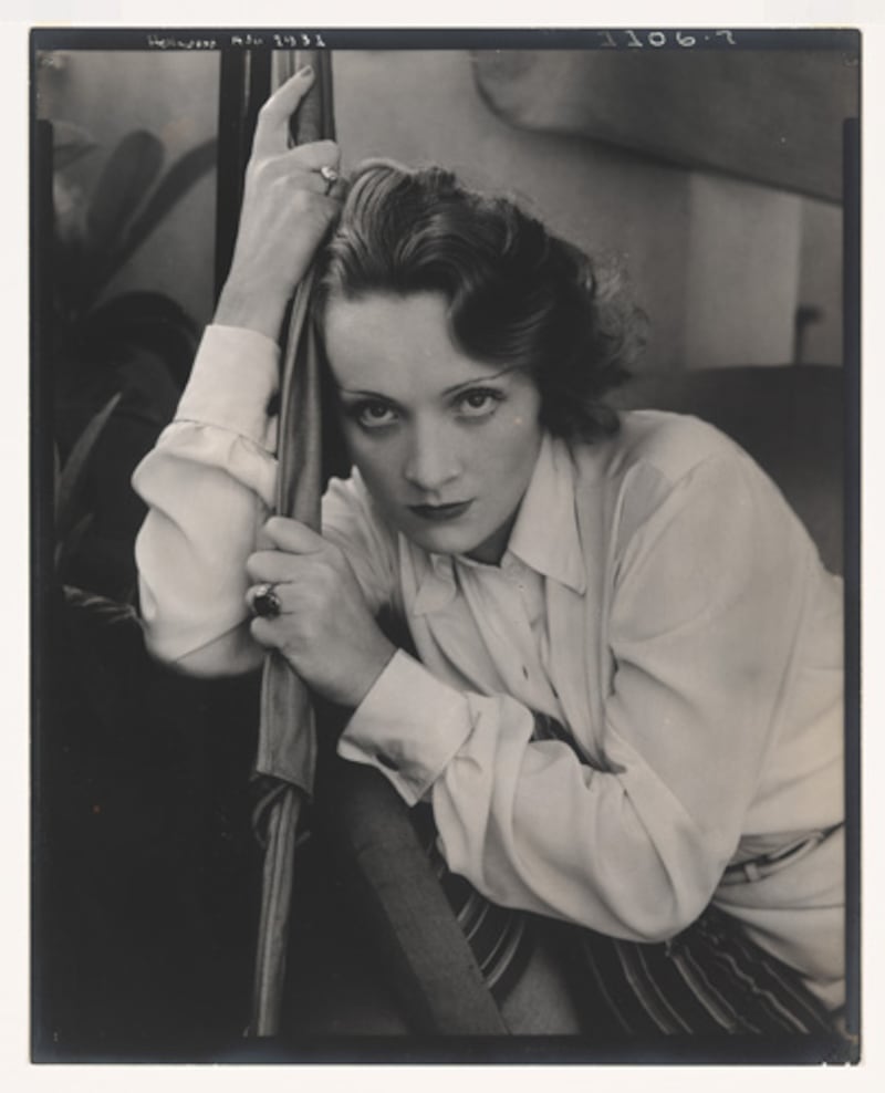 articles/2013/12/14/a-celebration-of-edward-steichen-the-world-s-first-fashion-photographer/131213-jones-steichen-photography-embed2_ssmt4m