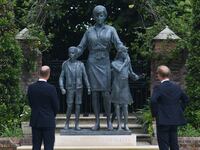 210701-sykes-statue-tease_jjj41v