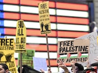 Pro-Israeli and Pro-Palestinian demonstrations held at the same time in Times Square