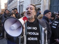 articles/2014/04/29/is-italy-s-most-famous-stem-cell-doc-a-quack-or-a-hero/140429-nadeau-stem-cell-tease_lihfjh