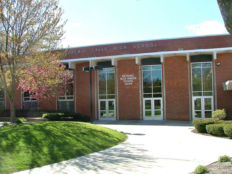 galleries/2013/05/06/top-25-high-schools-midwest/130502-chagrin-falls_kwon19