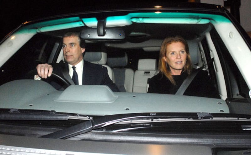 galleries/2010/05/24/fergie-s-scandals/fergie-scandals---moves-back-in_do0poh