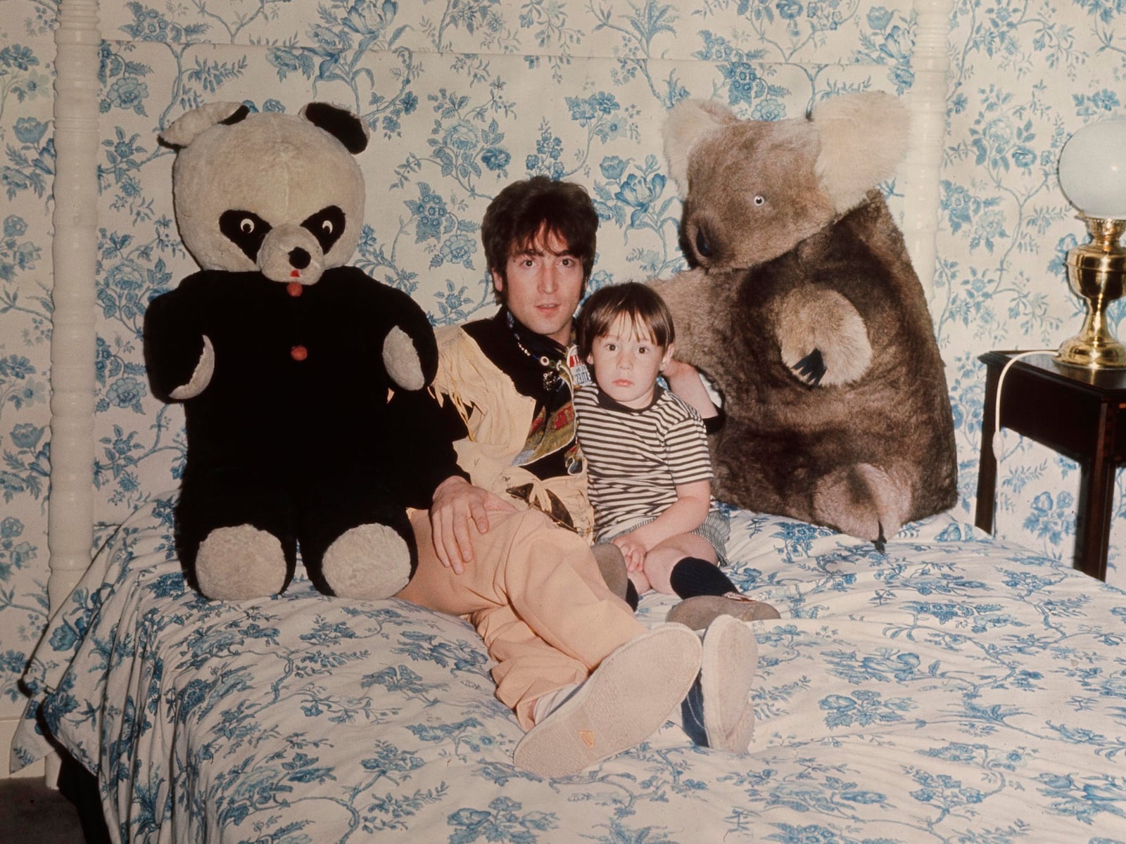 1432 R John Lennon’s Son Sets Record Straight on Family Inheritance