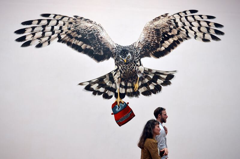 articles/2013/05/31/prince-harry-kills-me-banner-removed-from-venice-biennale/deller2_mel3vj