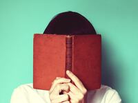 articles/2017/03/11/do-shy-people-make-the-best-writers/170312-moran-shy-authors-tease_um3vil