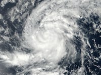 170904-hurricane-irma-strengthening-warnings-cheat_cbef1n